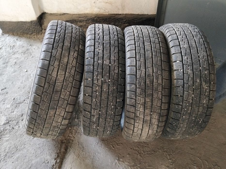 Продам зимние шины комплект