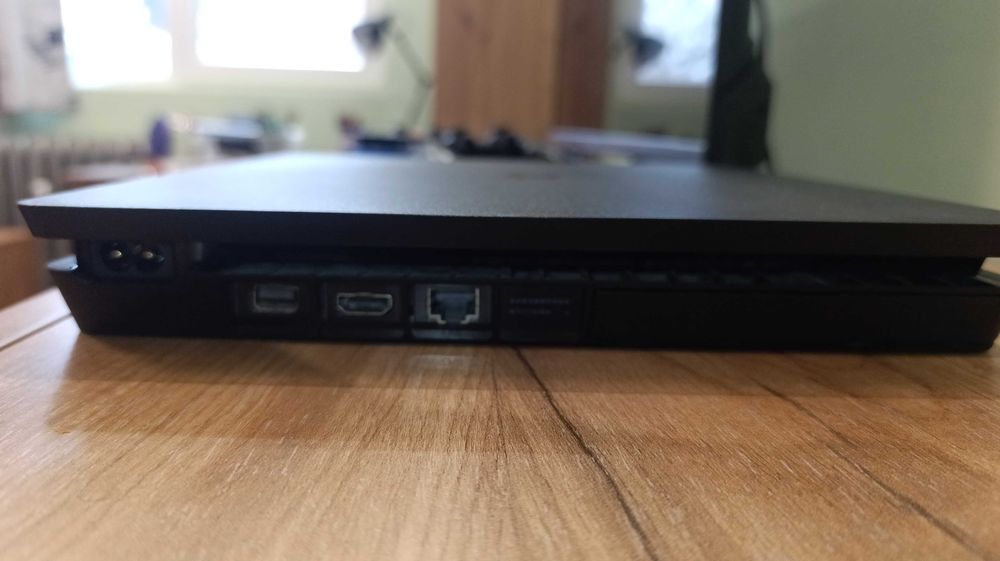 PS 4 slim Плейстейшън 4