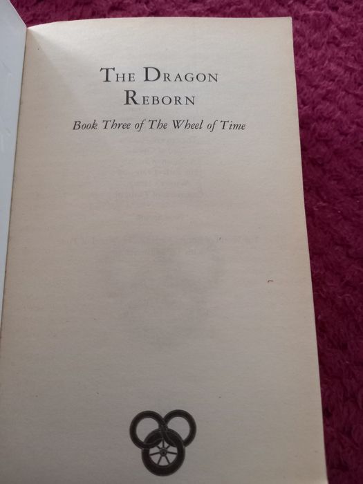 Carte "The Dragon Reborn" de Robert Jordan ( în limba engleza)