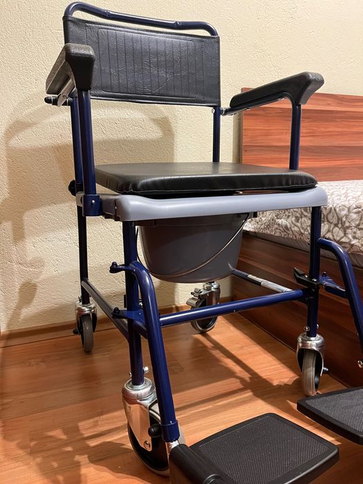 Комбиниран стол за баня и тоалетна