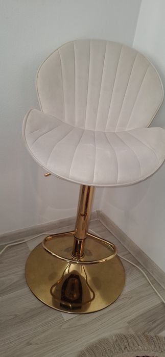 Vând scaun cosmetica , reglabil !
