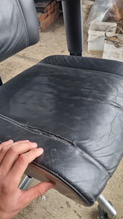 Scaun rotativ din piele