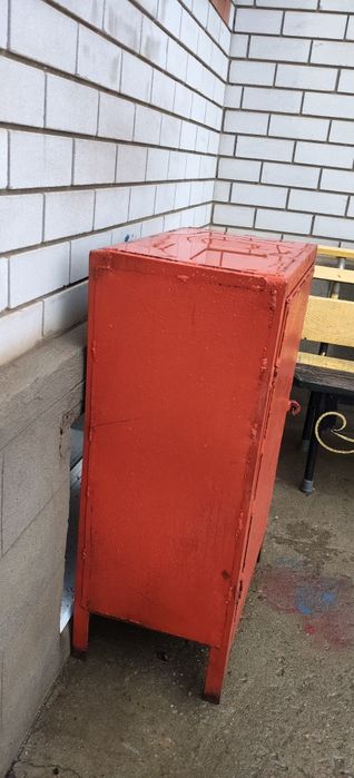 Продам железный шкаф