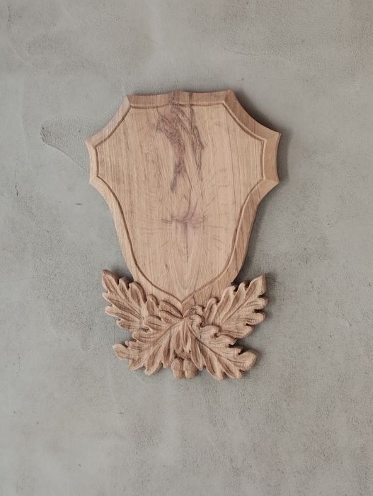 Panoplie sculptată din lemn