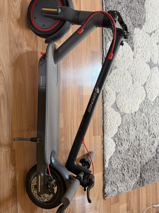 Продаю электросамокат DRONGO б.у.