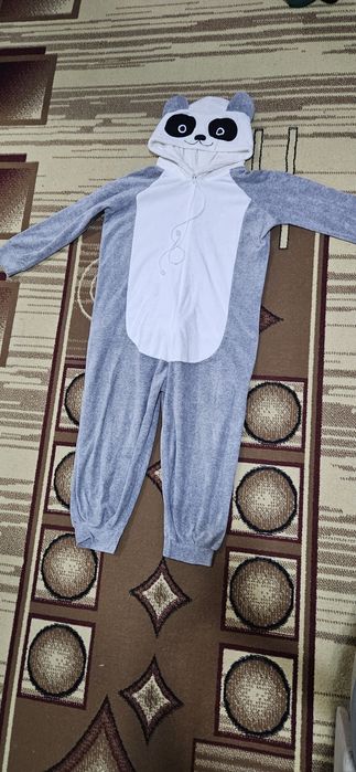 Костюм в виде панды .