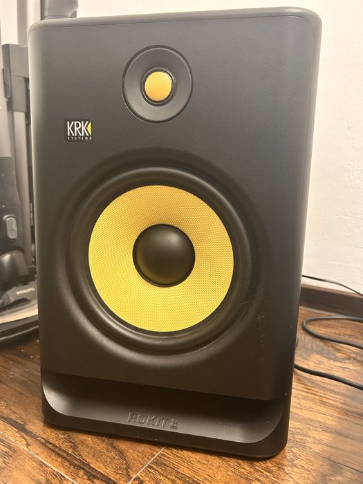 Pupitru dj: pioneer, allen heath, krk rokit, sennheiser