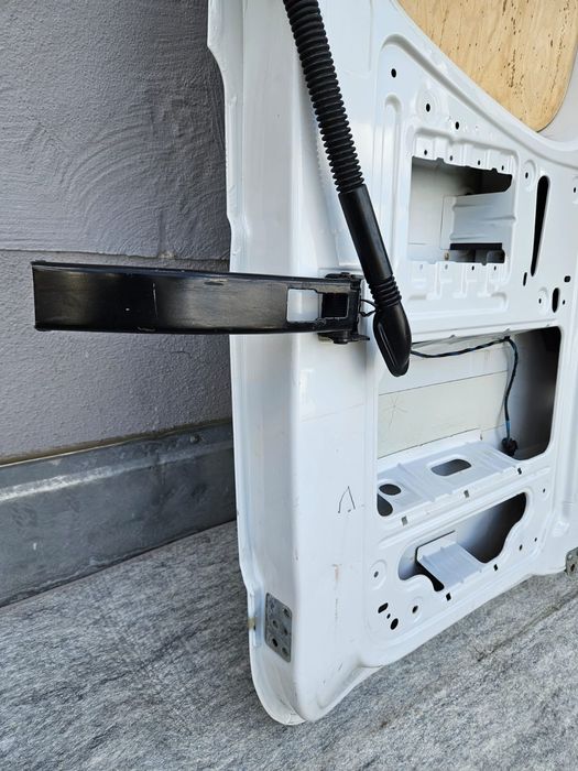 Vând ușă dreapta spate pentru Volkswagen Crafter