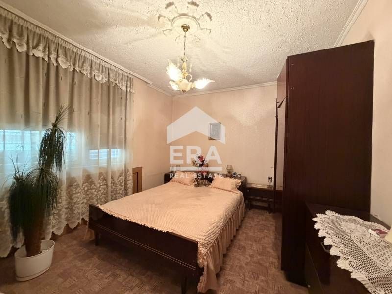 ЕКСКЛУЗИВНО! ЕРА Дръстър предлага за продажба тристаен тухлен апартаме