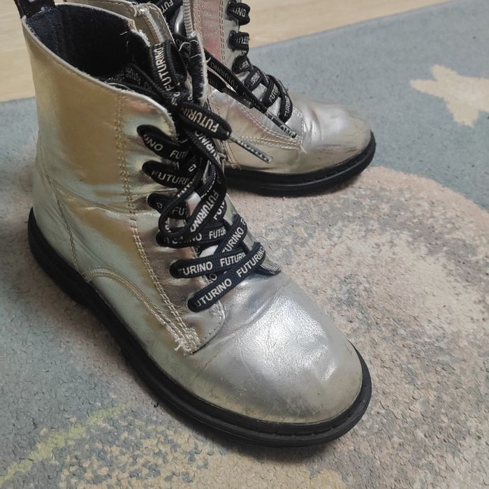 Отдам даром детскую обувь