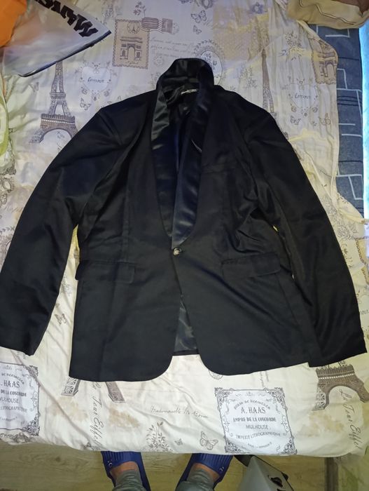 Костюм за официални поводи