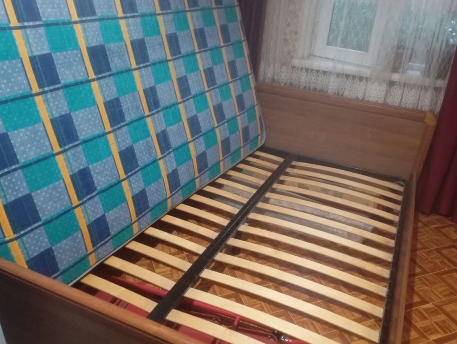 Продам 2-х спальную кровать