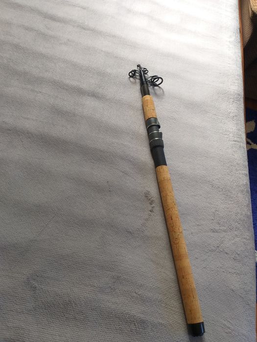 Lansetă de pescuit.