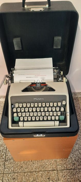 Mașină de scris Olympia SM7  impecabilă
