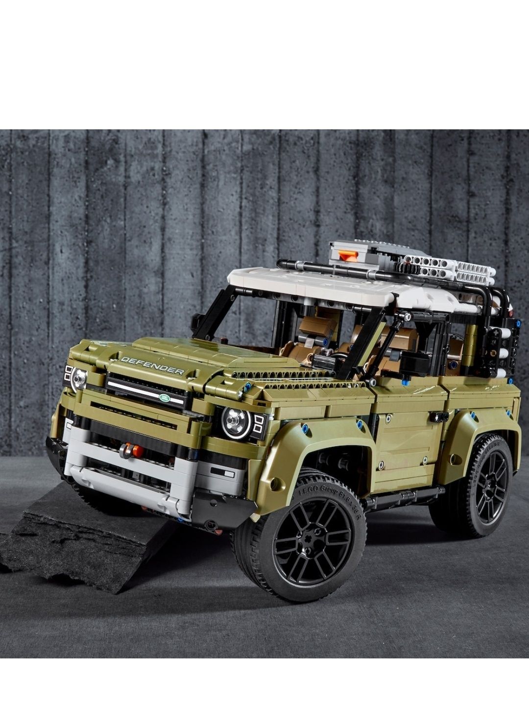 Lego technic land rover best sale defender 42110