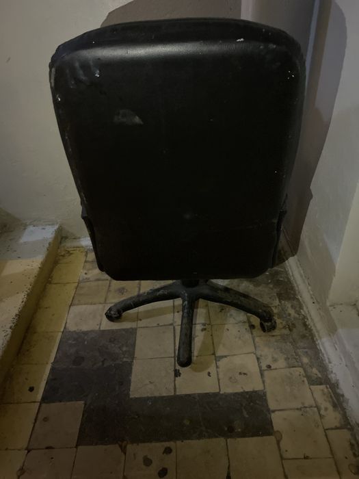 Стул сатылады 4000