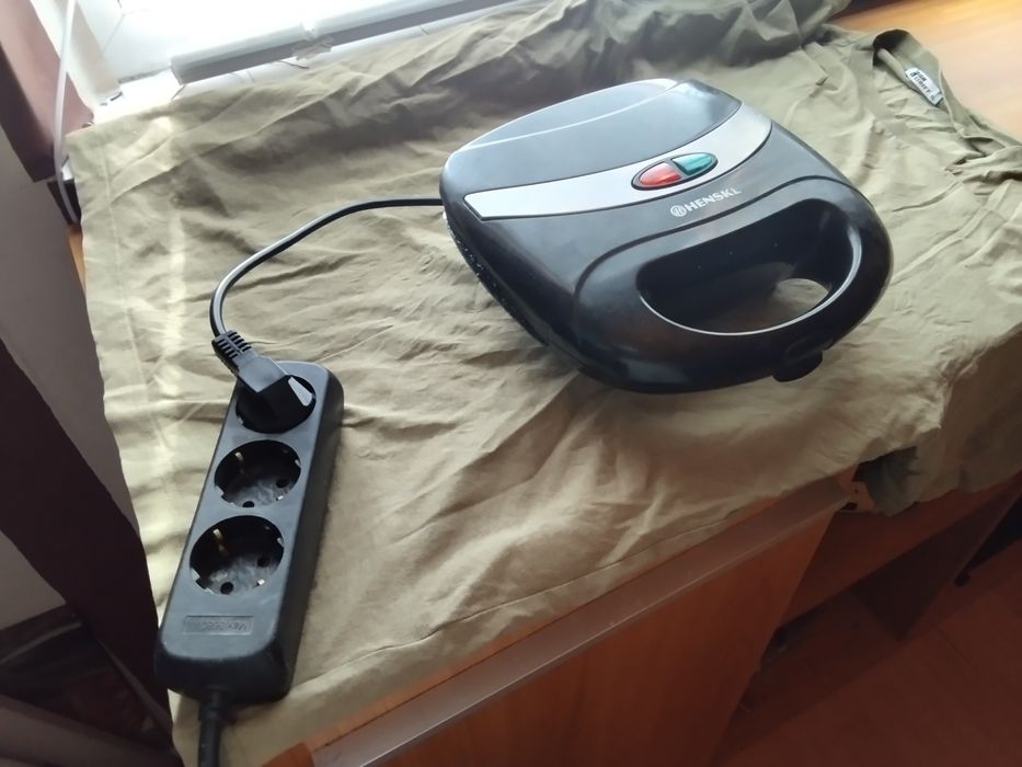 Домашна скара за сандвичи и за палачинки и гофрети