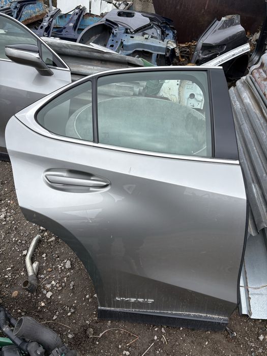 Врата задна дясна за lexus UX250 2021год.