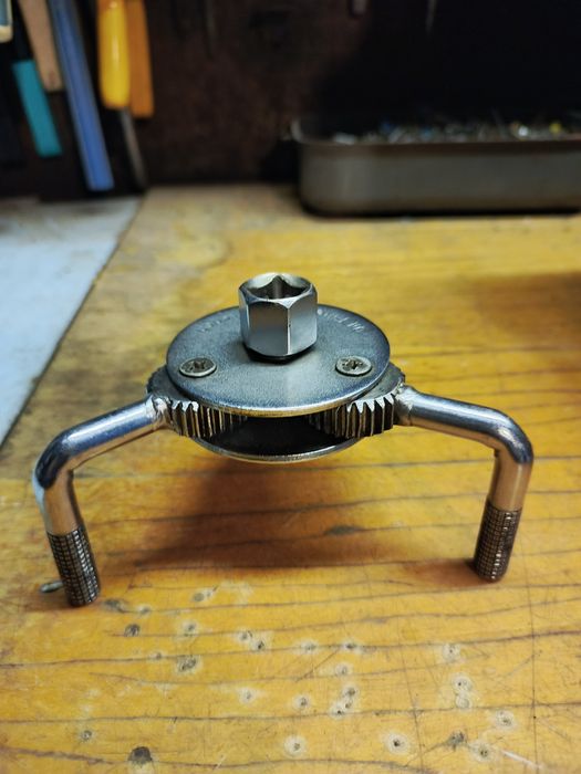 Продам съёмник для масляного фильтра.