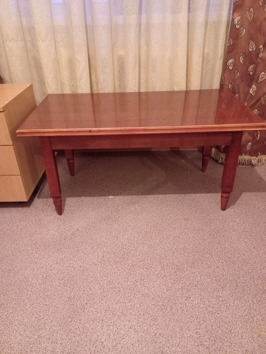 Срочно продам стол