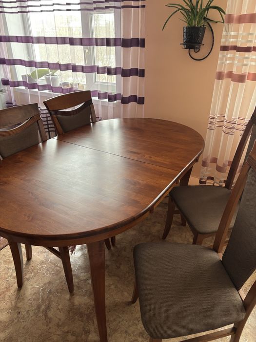 Стол со стульями