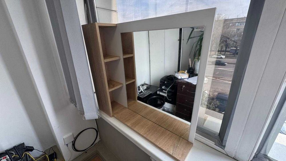 Зеркало с полками для ванной