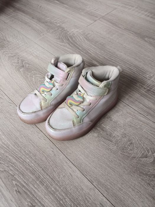 Vând adidași cu unicorni