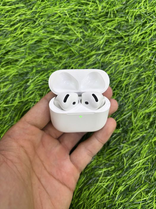Наушники Airpods4.