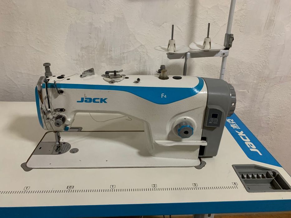 Швейная машинка Джак ф4