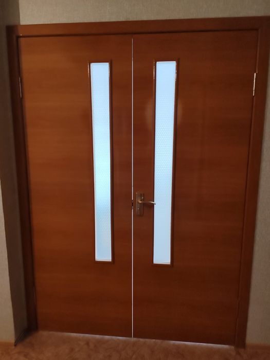 Продам двери  8шт