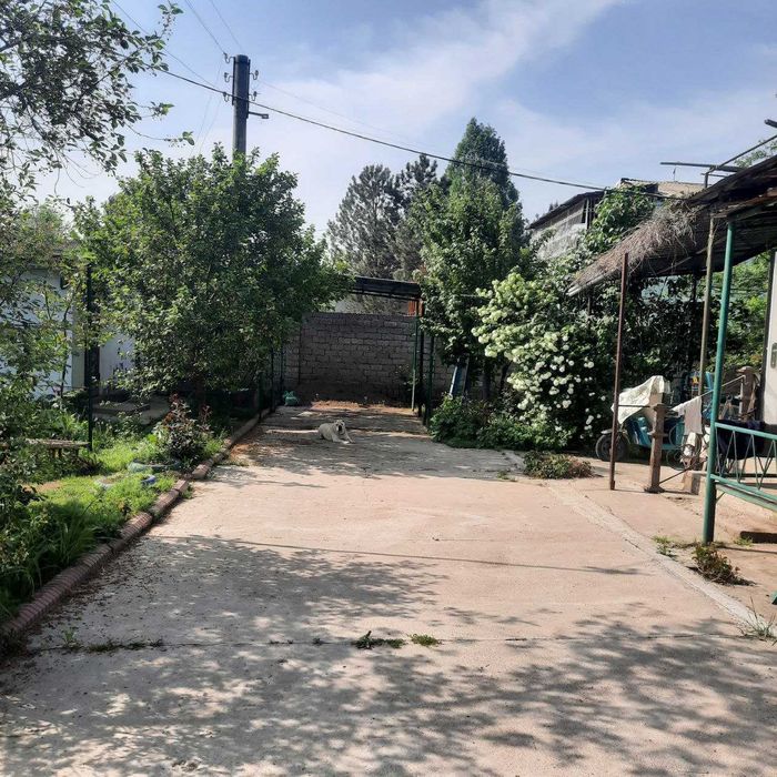 Продаётся дача с баней, двумя домами и бассейном