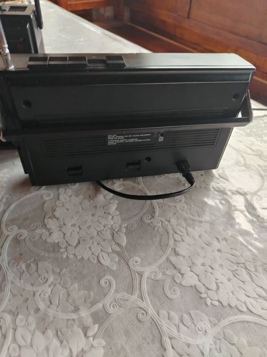 Vând radio casetofon Philips și radioGrunding Music 100 boy