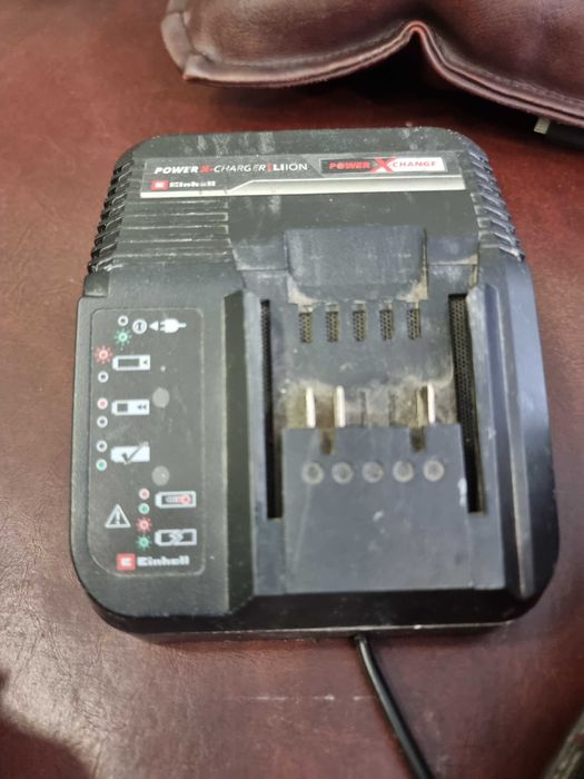 Зарядно за батерии на Einhell Power X-Change