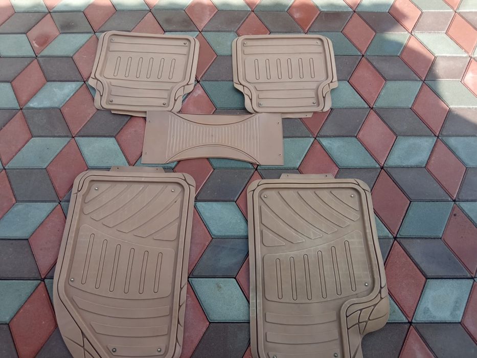 Коврики автомобильные 2 разных комплекта
