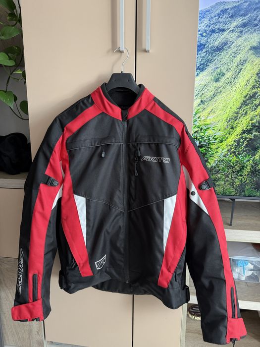 Яке за мотор AKITO