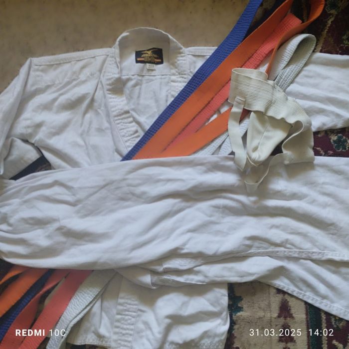 Кимоно каратэ с поясами