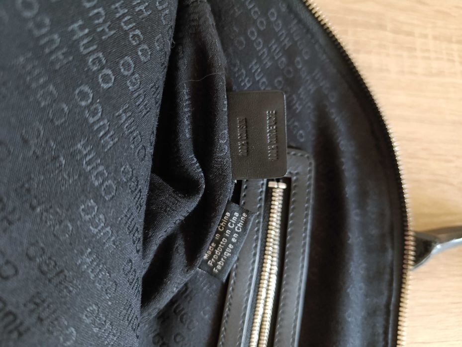 Geanta piele Hugo Boss originala.