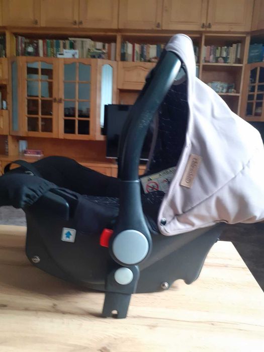 Бебешка количка CHIPOLINO 3 в 1