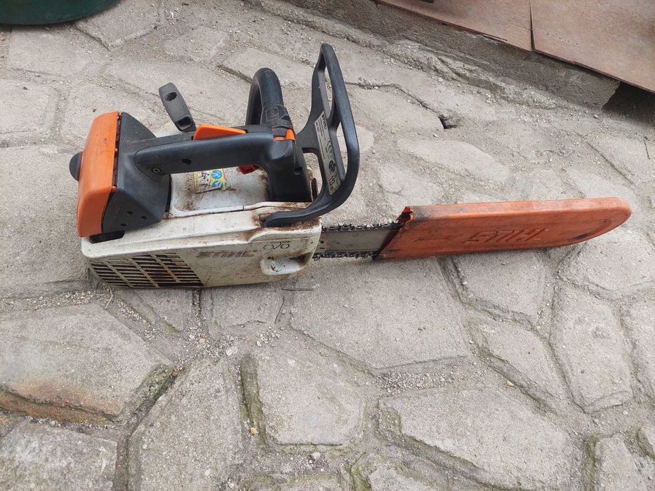 Продавам STIHL MS 182 T малка моторна резачка