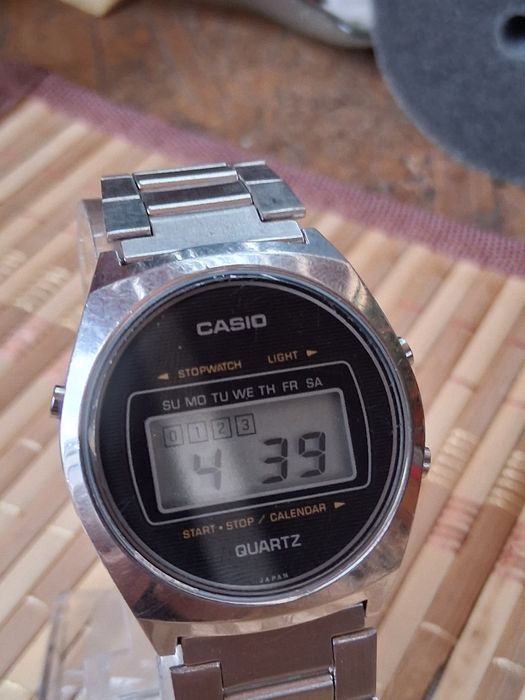 Vînd ceasuri Casio