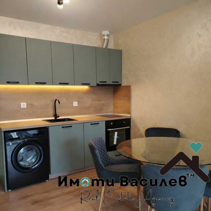 Дава се под наем Тристаен апартамент в София, Център - 80 кв.м за 817.53 € - Снимка #1