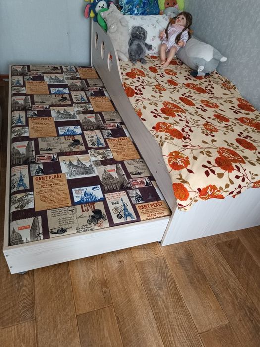 Продается кровать 200см*80 см