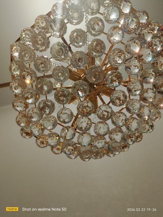 Продам люстрю очень красивая