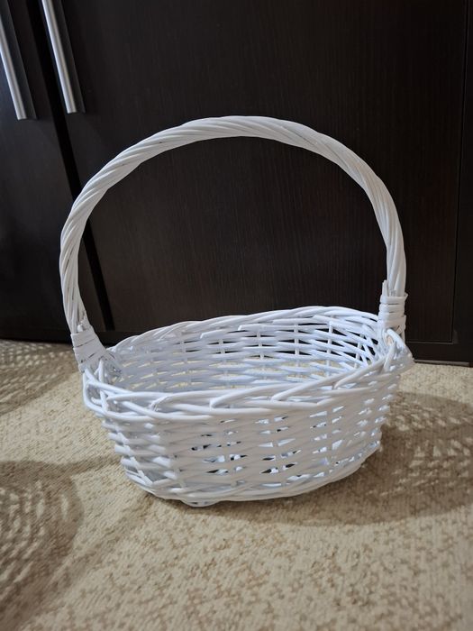 Белые корзины новые.