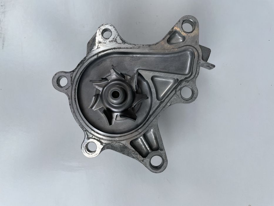 Оригинална водна помпа за Тойота Аурис 1.4D4D