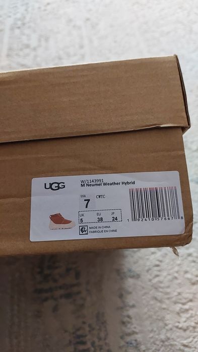 Продам ботинки UGG