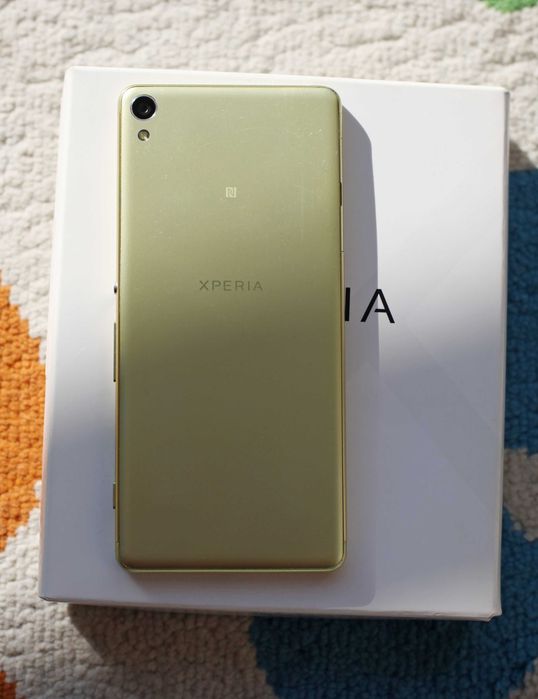 Телефон SONY PERIA XA Lime GOLD, топ състояние!
