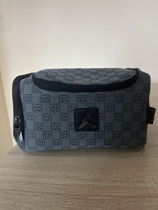 Несесер, чантичка