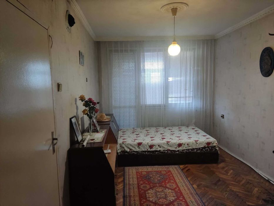 Продава тристаен - разширен апартамент