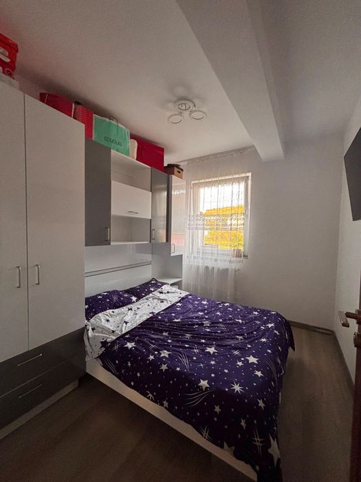 Inchiriez apartament cu 2 camere decomandat :str Avram iancu in spate la bmw